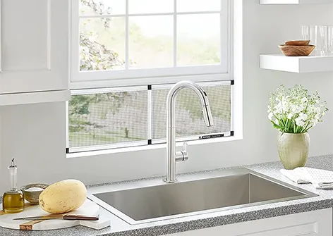 Instant-Fit Adjustable Window Screen